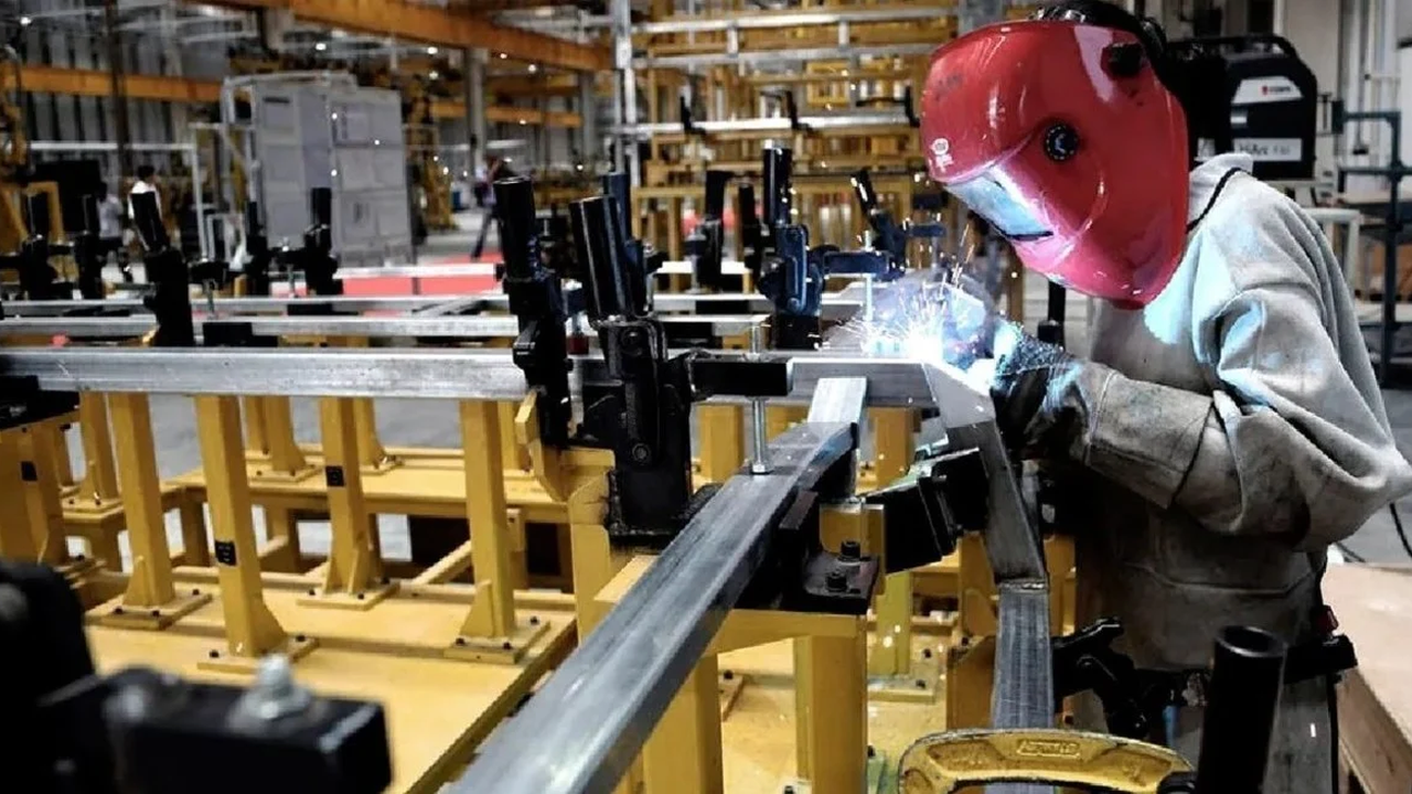 La caída de la industria se profundizó con Javier Milei