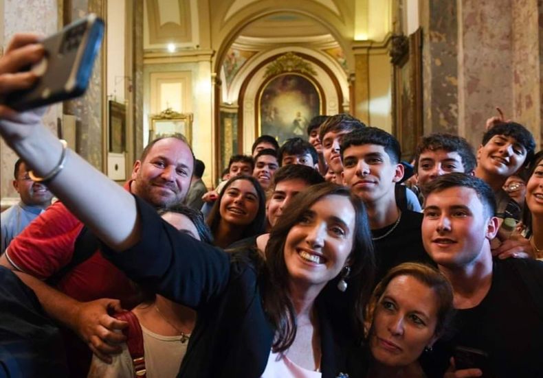 Victoria Villarruel con sus villarruelines.&nbsp;