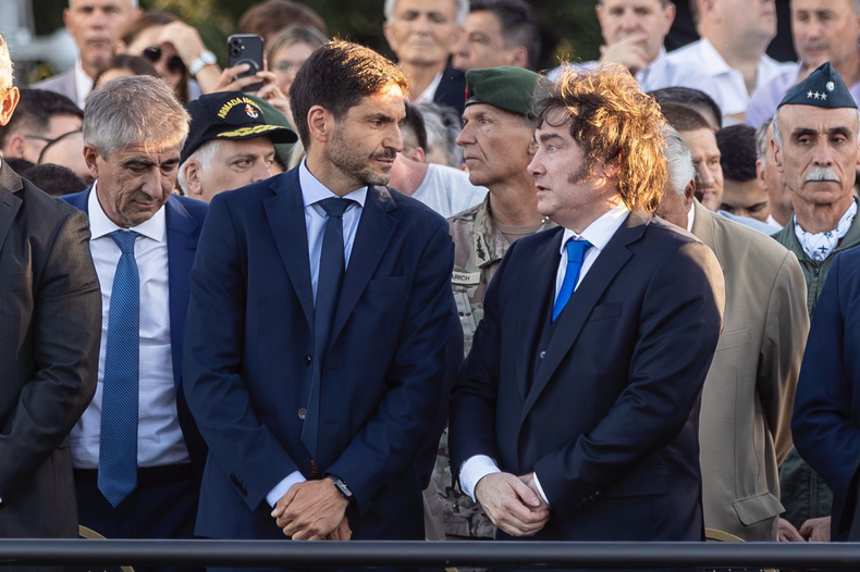 El gobernador Maximiliano Pullaro y el presidente Javier Milei compartieron un acto en San Lorenzo.&nbsp;