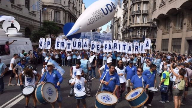 ?paritaria nacional o sigue la huelga nacional?, amenazan los docentes