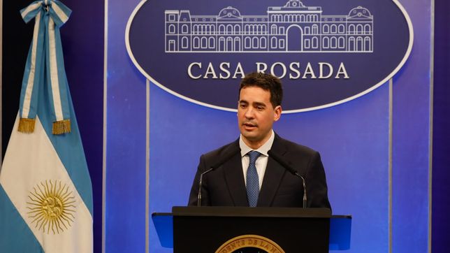 El vocero presidencial, Adrián Ravier, en su tercera conferencia de prensa.