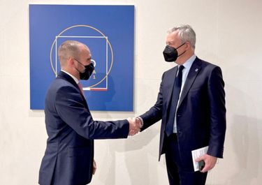 Guzmán inició una nueva ronda de gestiones por apoyo para la deuda