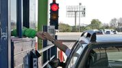 El Gobierno habilita más cabinas de peajes y aumentos de tarifas en la nueva ronda de concesiones viales lanzada por Toto Caputo.
