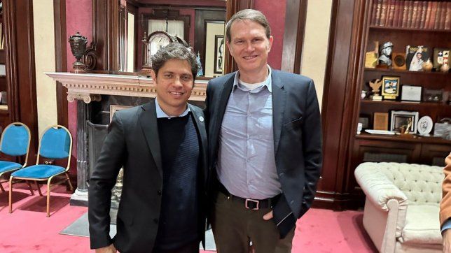 El gobernador bonaerense, junto al pastor Andrés Palau.&nbsp;