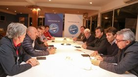 Entre el convite K y la avenida del medio, Massa se reúne con sus intendentes
