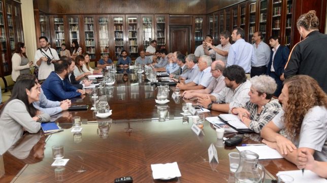 paritaria estatal trabada: rechazo gremial y aumento por decreto de kicillof