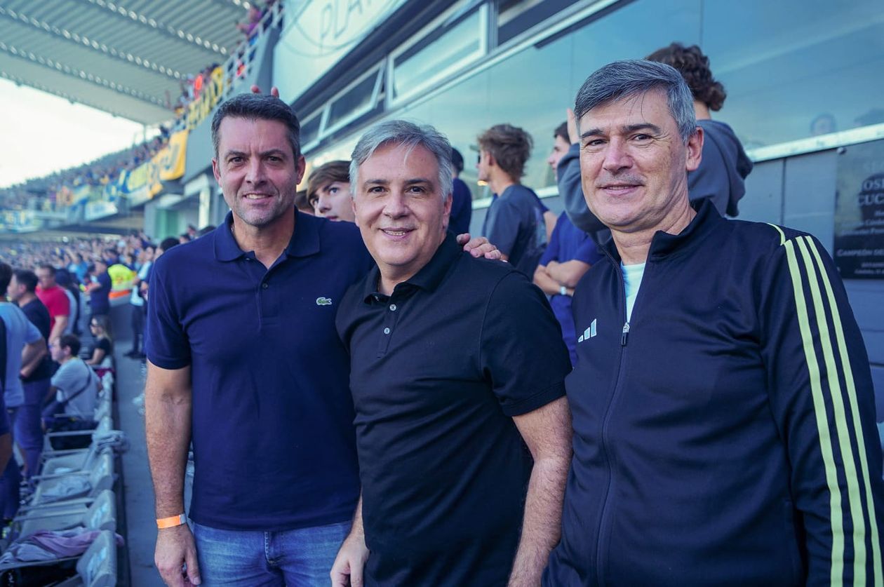 El presidente de la Agencia Córdoba Deportes, Agustín Calleri; el gobernador Martín Llaryora y el intendente de la capital, Daniel Passerini.
