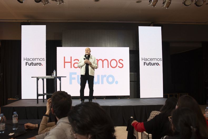 Omar Perotti reunirá a su tropa en la ciudad de Rosario.