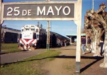 25 de Mayo celebra 136 años junto a su Teatro Español