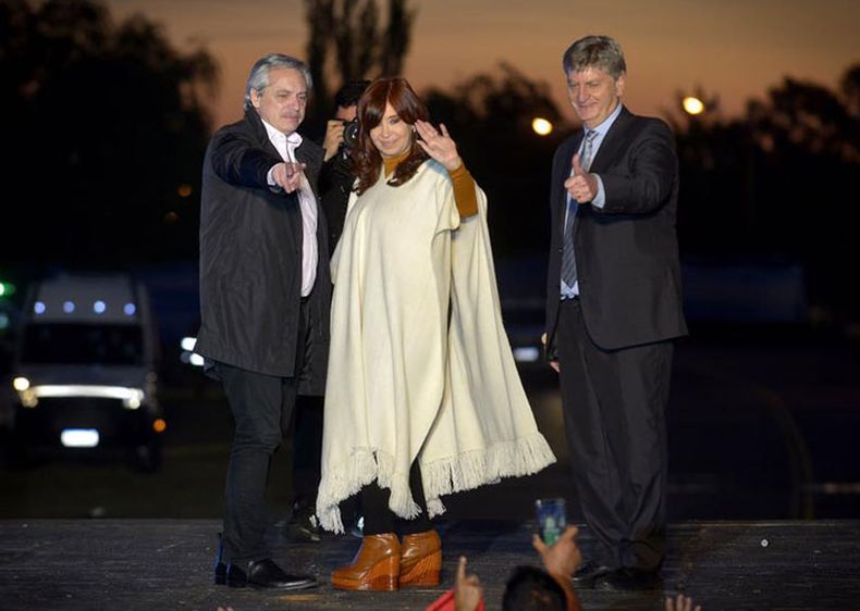 En campaña, Cristina Fernández de Kirchner y ALberto Fernández de Kirchner, en La Pampa, junto al gobernador Sergio Ziliotto.