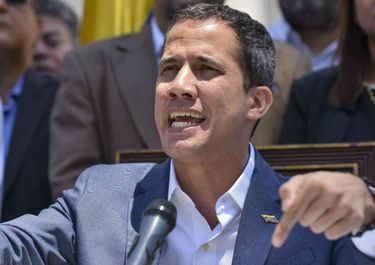 Guaidó denunció que un grupo chavista disparó contra su auto
