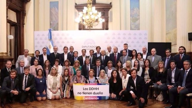 el interbloque de cambiemos habla de celebracion del ultimo golpe y avruj lanza eventos