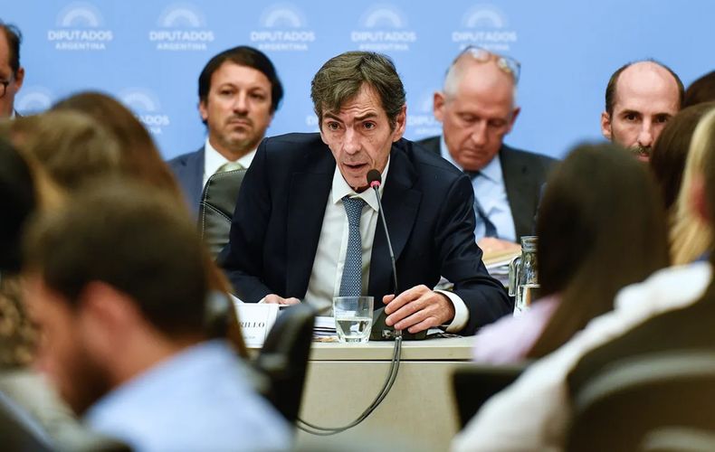 Javier Milei mandó al secretario de Energía, Eduardo Rodríguez Chirillo, a la Cámara de Diputados y al Senado a defender la ley ómnibus. Javier Milei mandó al secretario de Energía, Eduardo Rodríguez Chirillo, a la Cámara de Diputados y al Senado a defender la ley ómnibus.