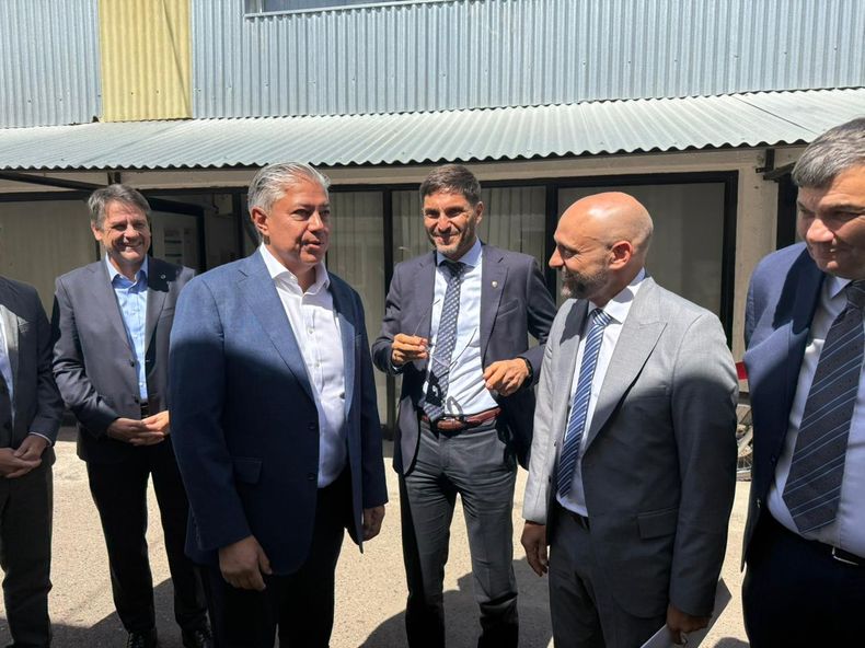 Rolando Figueroa, Maximiliano Pullaro y Gustavo Puccini, ministro de Desarrollo Productivo de Santa Fe.