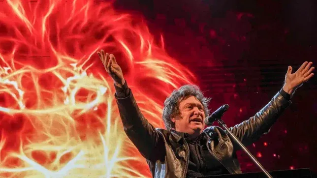 Javier Milei juega con el fuego del humor social.