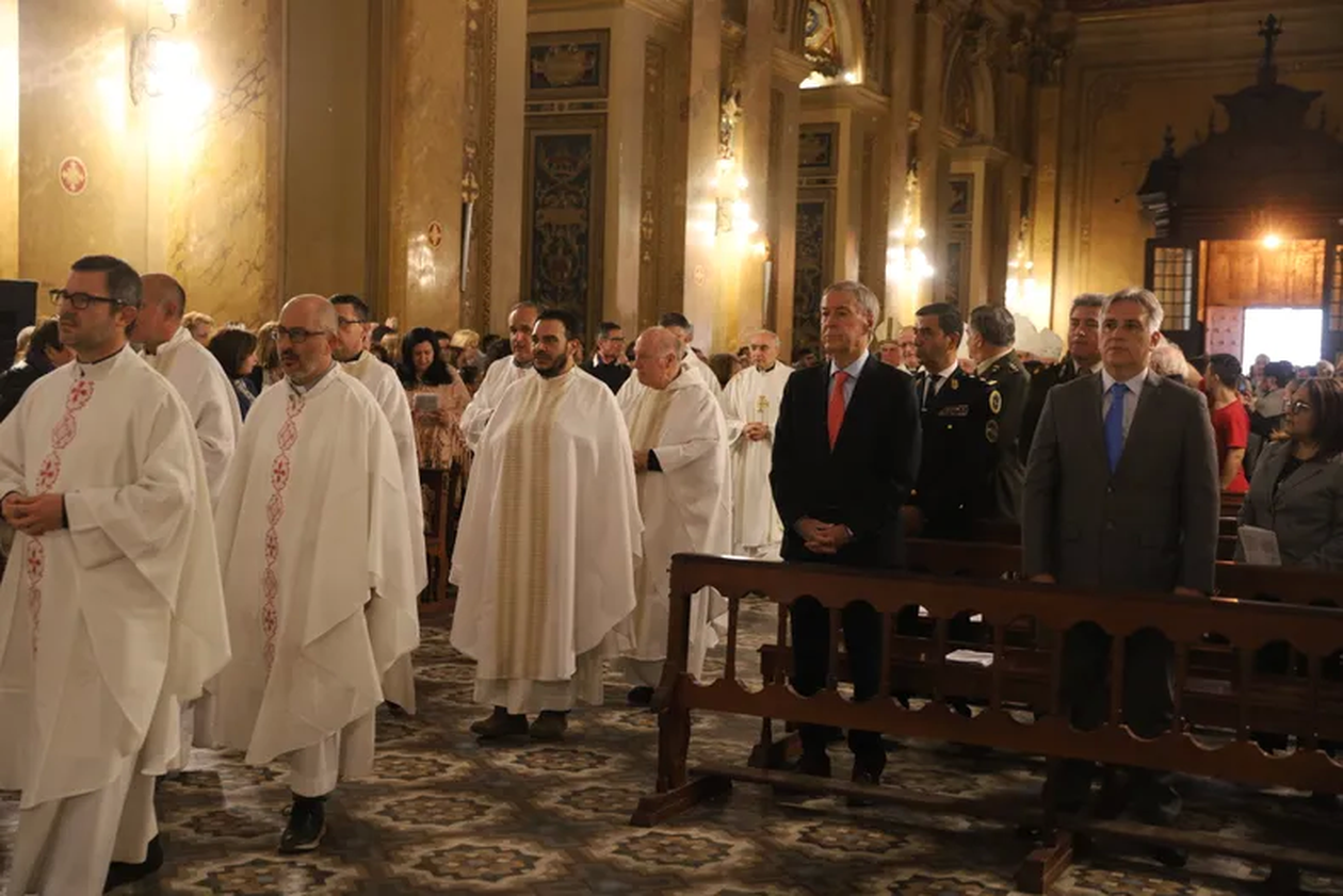 Juan Schiaretti y Martín Llaryora, en la Catedral de Córdoba.&nbsp;