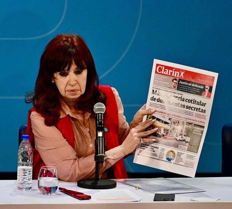 Clarín, enemigo infaltable en los actos de CFK.