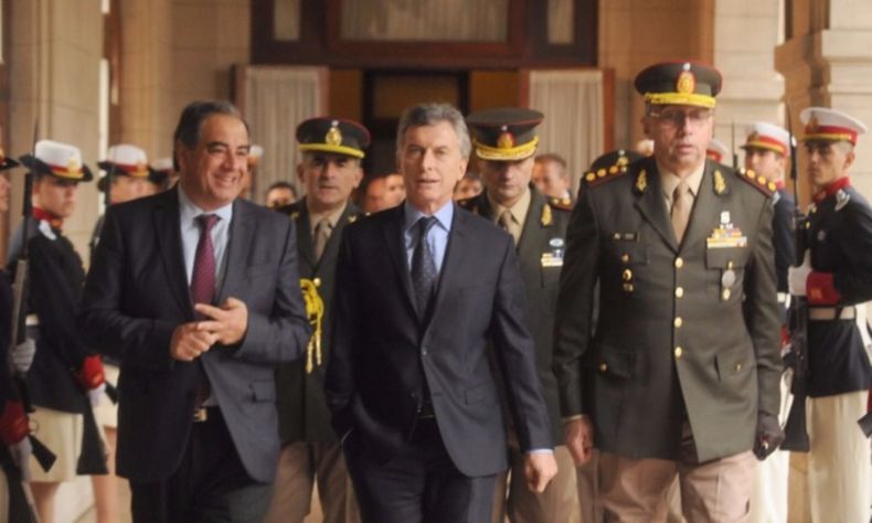 mauricio macri julio martinez