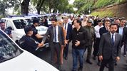Acompañado del ministro de Seguridad bonaerense, Javier Alonso, el gobernador Maximiliano Pullaro recibió los 80 móviles enviados por Kicillof. Acompañado del ministro de Seguridad bonaerense, Javier Alonso, el gobernador Maximiliano Pullaro recibió los 80 móviles enviados por Kicillof.