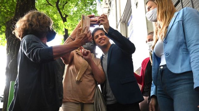 el voto de kicillof: vecino al cruce, critica oculta, mucho azul y nada de cfk