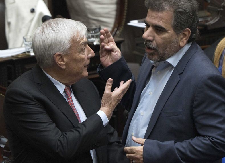 El larretista Álvaro González junto a Cristian Ritondo.