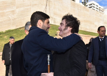 Javieir Milei y Maximiliano Pullaro se verán en San Lorenzo, pero no hay previsto un encuentro en la antesala.