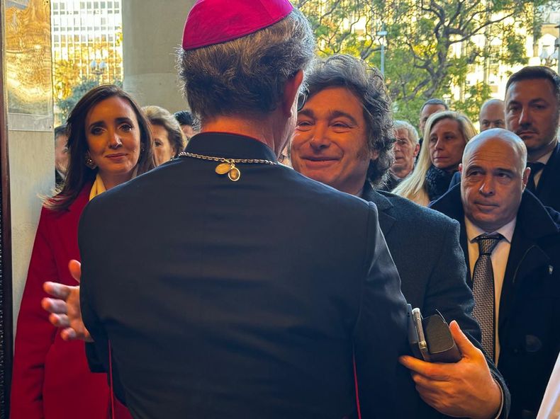 Javier Milei llega a la catedral porteña para el tedeum patrio