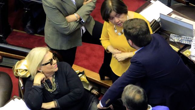 lilita acuso al kirchnerismo de ?atentar? contra la democracia