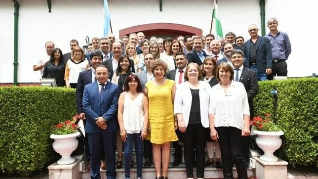 rio negro: una cumbre y el parlamento sacaron del letargo al gobierno y a la oposicion