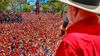 Luiz Inácio Lula da Silva frente a una multitud en Fortaleza, en el tramo final de la campaña en Brasil (foto: Ricardo Stuckert).