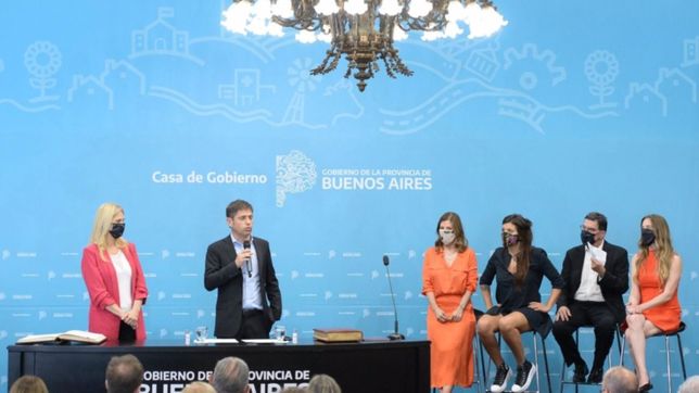 en un clima distendido, asumio el nuevo gabinete de kicillof