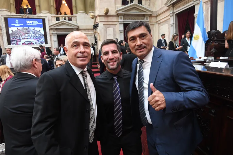 Manuel Quintar junto con Bartolomé Abdala y Pablo Ansaloni en la previa a la Asamblea Legislativa del domingo. 