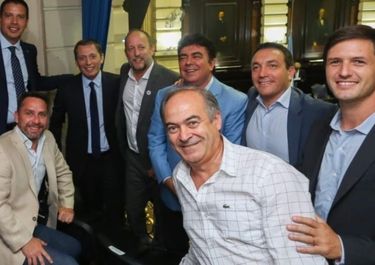 Pese a la tensión, intendentes del PJ salieron a coro a bancar a Kicillof