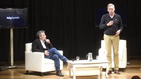 Jatón insiste con la tercera vía y expande su think tank