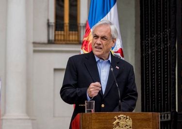 Piñera negó una eventual renuncia y no descartó reformar la Constitución