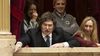 Javier Milei, alzado en su furia en un palco de la Cámara de Diputados. Atrás, Toto Caputo y Sandra Pettovello se divierten. Javier Milei, alzado en su furia en un palco de la Cámara de Diputados. Atrás, Toto Caputo y Sandra Pettovello se divierten.
