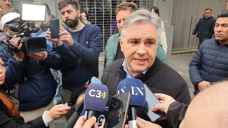 Martín Llaryora, requerido por los medios.&nbsp;