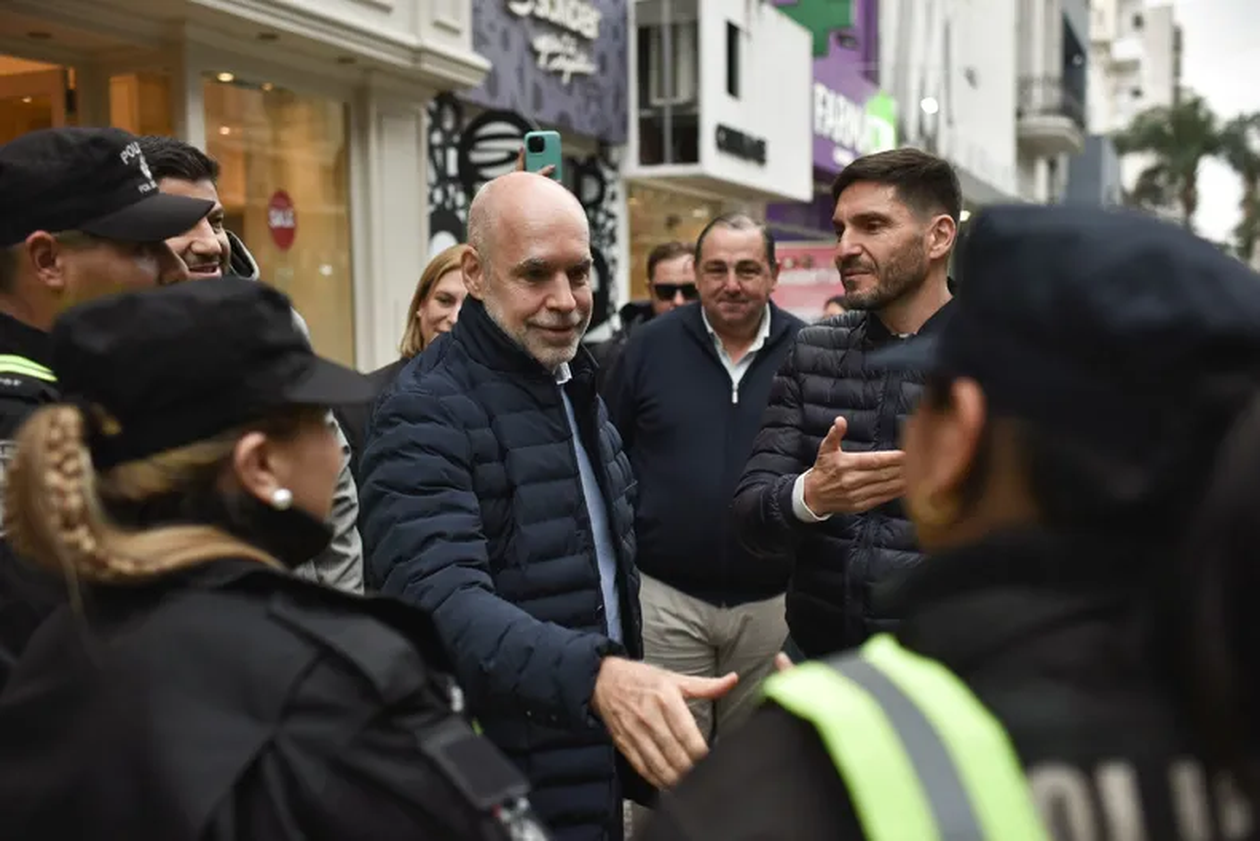 Juan Pablo Poletti con Horacio Rodríguez Larreta en una de sus recorridas por Santa Fe cuando era precandidato a presidente.&nbsp;