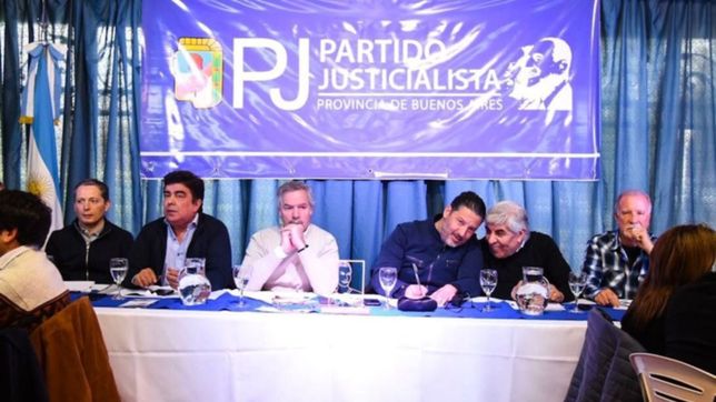 el pj bonaerense abre el paraguas y denuncia un golpe de mercado