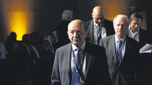 cencosud comanda la catarsis de las ?viudas? del acuerdo gobierno-carrefour