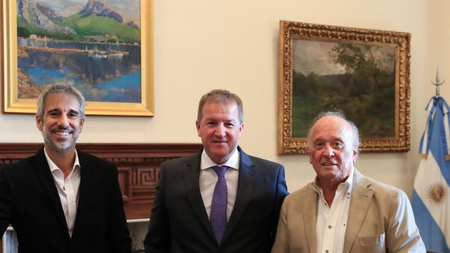 El Secretario de Prensa de la Nación, Eduardo Serenellini, se reunió esta mañana con Juan Parodi, director de la TV Pública y Héctor Cavallero, director de Radio Nacional. (Foto: NA)