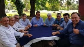 Sacando a relucir la cláusula gatillo, intendentes FR se diferencian de Vidal