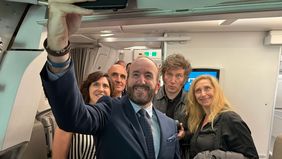 Javier Milei y su equipo parten hacia Roma. Javier Milei y su equipo parten hacia Roma.