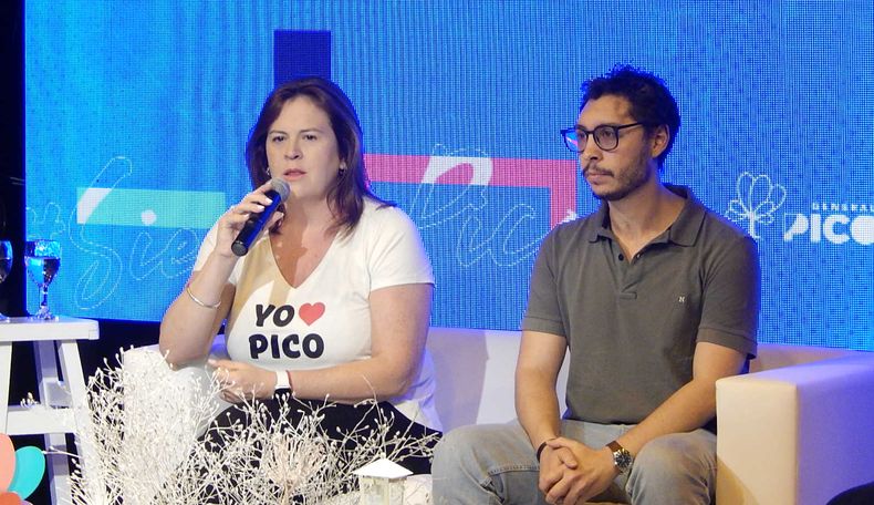 Fernanda Alonso junto a su secretario de Gobierno Nicolás Mendoza. La intendenta dijo que no irá por la reelección y que trabaja en su sucesión. 