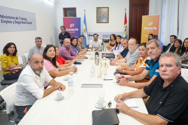 El encuentro paritario entre los funcionarios de Maximiliano Pullaro y los gremios docentes..