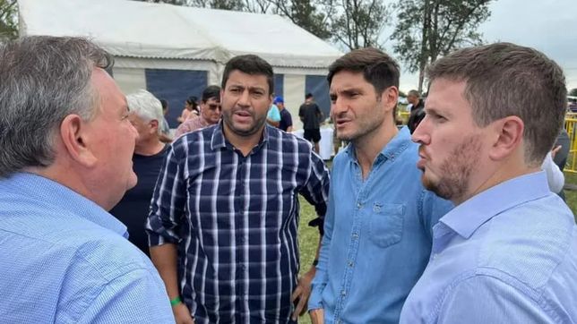 Maximiliano Pullaro con su socio del PRO Gabriel Chumpitaz en una actividad junto a su rival interno, Federico Angelini