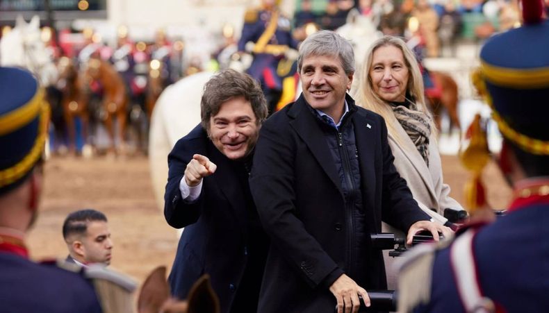 Javier Mieli Toto Caputo y Karina Milei en La Rural