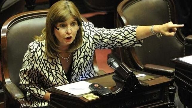 bullrich defendio a carrio y conjeturo que la ?operacion salio desde el propio gobierno?