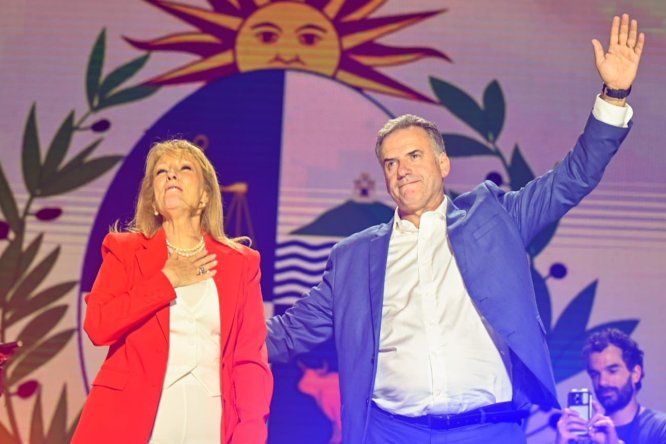Carolina Cosse y Yamandú Orsi, una izquierda moderada para gobernar Uruguay.