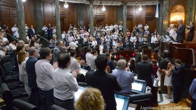 bronca en el bloque pro con un diputado que presenta proyectos ?opositores?